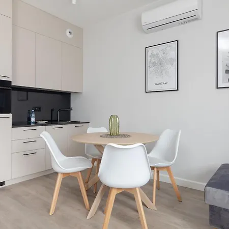 Spire Stylish By Bookinghost * 华沙